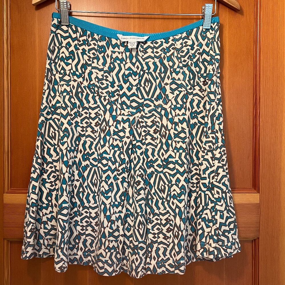100% Silk Diane Von Furstenberg Patterned Skirt, Size 8